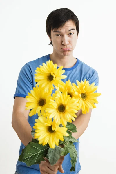 Pouting man holding bouquet. — Stock Photo, Image