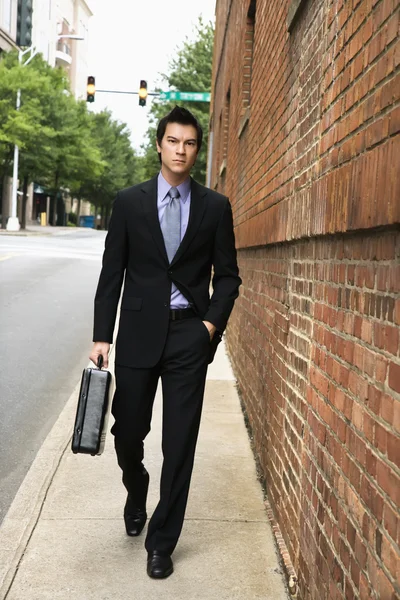 Businessman walking in city. — Stock Photo, Image