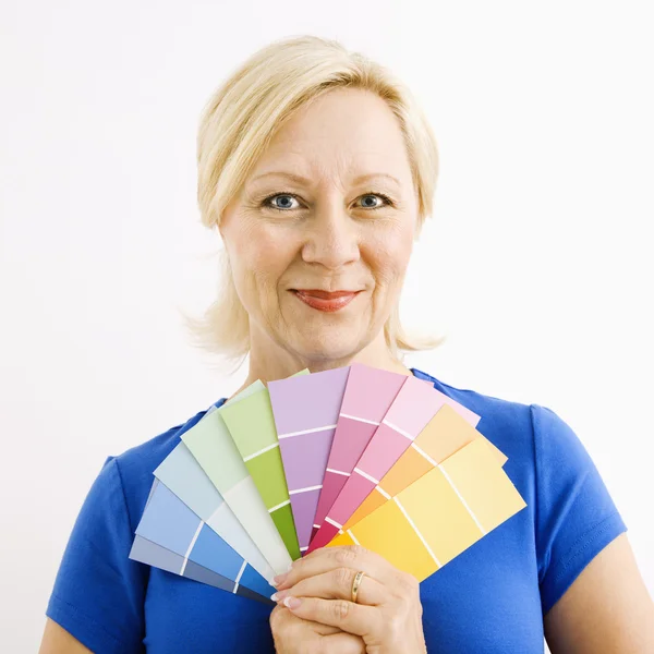 Woman holding paint swatches. — Stock Photo, Image