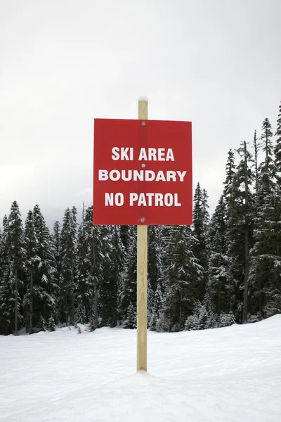 Знак "лыжная граница" . — стоковое фото