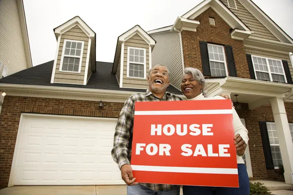 Couple buying house. — Stock Photo, Image