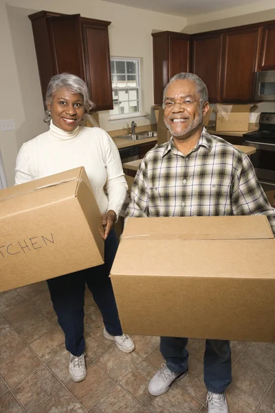 Senior Couple With Moving Boxes — Stock Photo, Image