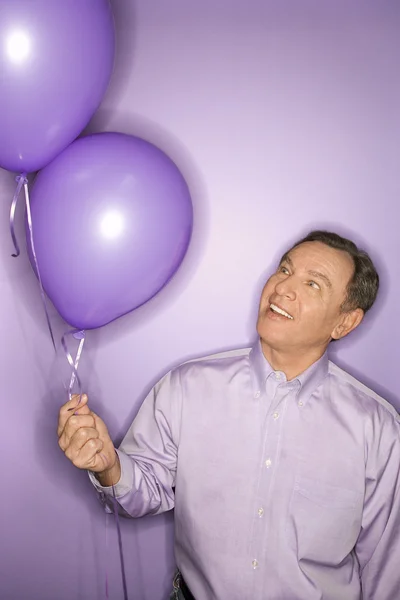 Mann mit Luftballons. — Stockfoto