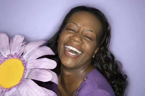 Γελώντας ευτυχισμένη γυναίκα. — Φωτογραφία Αρχείου
