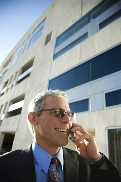 Man talking on cellphone. — Stock Photo, Image