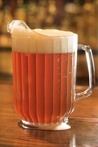 Plný džbán piva — Stock fotografie