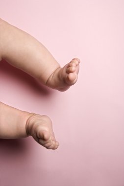 babys bacaklar ve ayaklar.