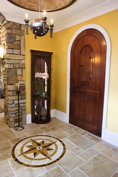 Puerta delantera y Foyer de la casa de lujo — Foto de Stock