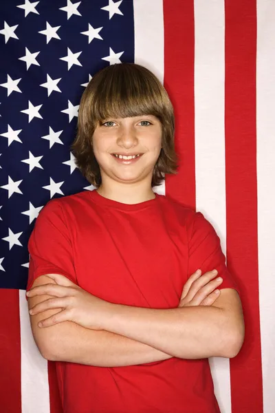 アメリカの国旗を持つ少年. — ストック写真