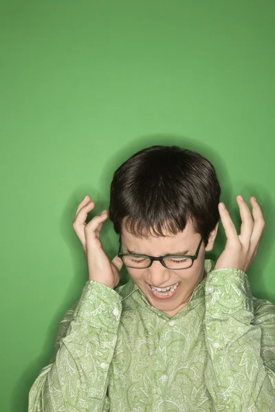 Adolescente menino gritando . — Fotografia de Stock