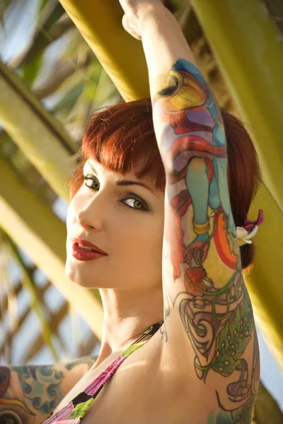 Σέξι τατουάζ γυναίκα. — Φωτογραφία Αρχείου