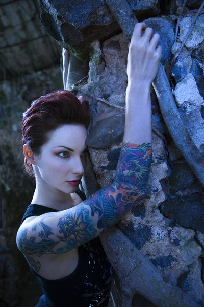 Portrét tetovat ženy. — Stock fotografie