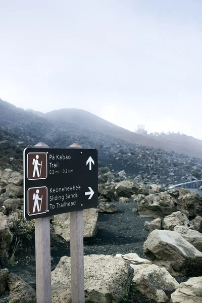Trail sign in Haleakala. — Stock Photo, Image