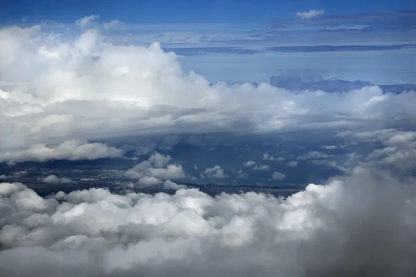 Ουρανό και τα σύννεφα πάνω από το maui. — Φωτογραφία Αρχείου