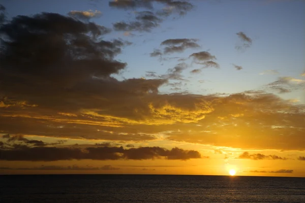 Solnedgång i maui, hawaii. — Stockfoto