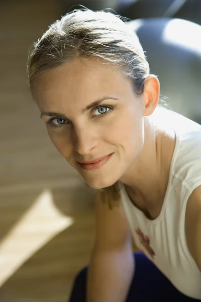 Woman at gym. — Stock Photo, Image