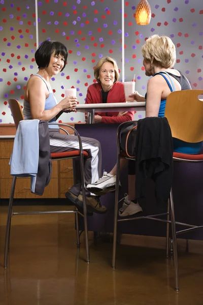 Frauen im Fitness-Café. — Stockfoto