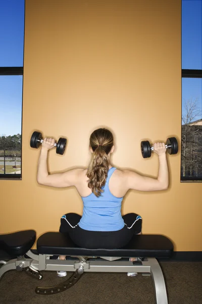 Woman Seated Lifting Weights — Stock Photo, Image