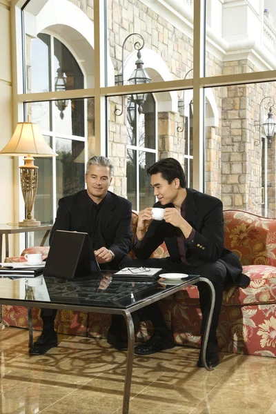 Two businessmen in hotel. — Stock Photo, Image