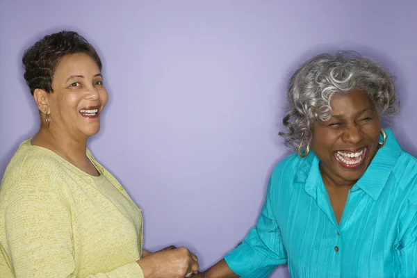 Mulheres rindo. — Fotografia de Stock