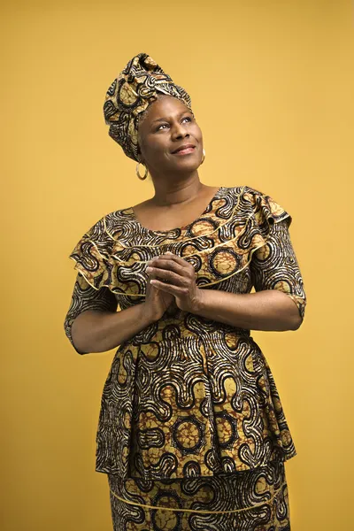 Kvinna i afrikansk klädsel. — Stockfoto