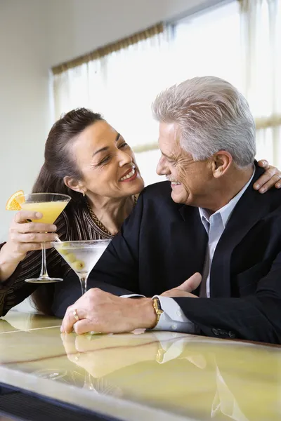 Couple drinking at bar. — Stock Photo, Image