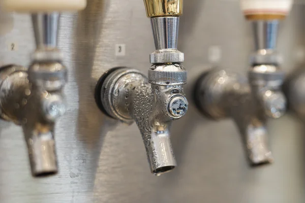 Trío de boquillas de grifo de cerveza —  Fotos de Stock
