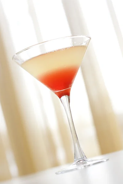 A Martini pohár ital — Stock Fotó