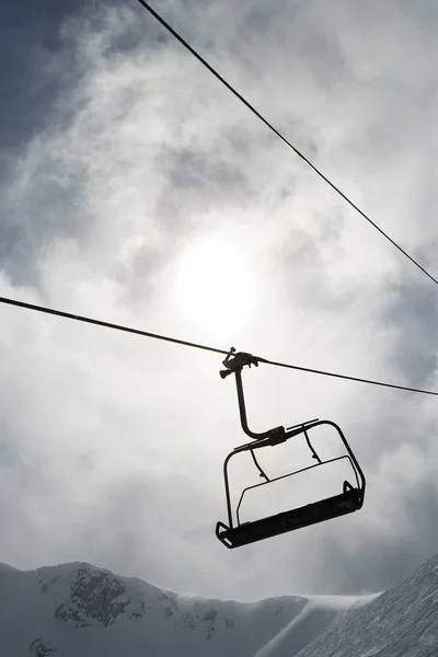 Leerer Skiliftstuhl. — Stockfoto