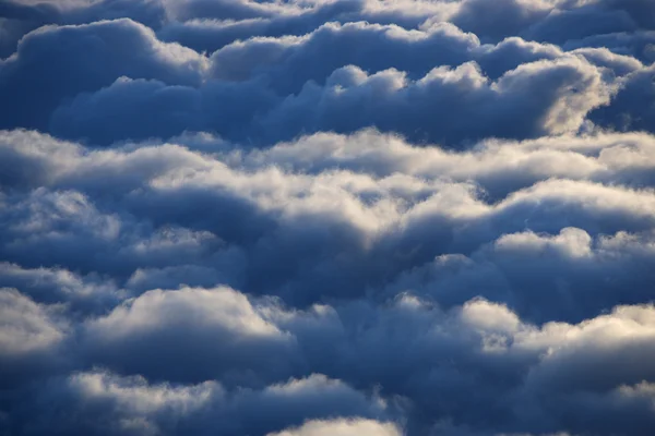 Aeronave de nuvens . — Fotografia de Stock