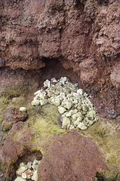 Parede de penhasco rochosa em Maui, Havaí . — Fotografia de Stock