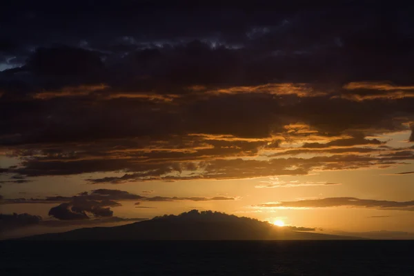 Pôr do sol em Maui, Havaí . — Fotografia de Stock