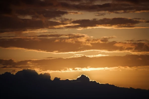Goldener Sonnenuntergang in maui, hawaii. — Stockfoto