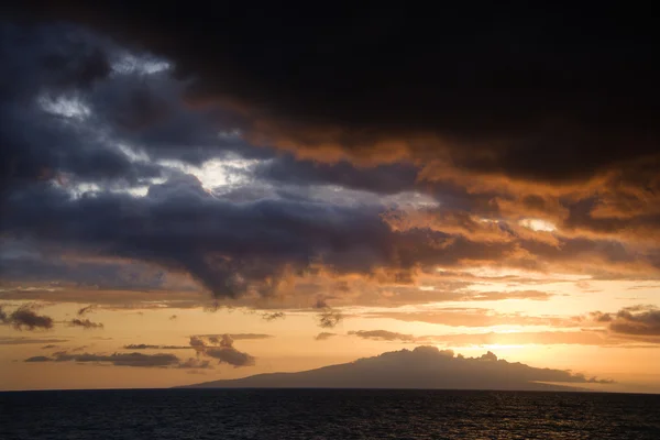 Zachód słońca w maui na Hawajach. — Zdjęcie stockowe