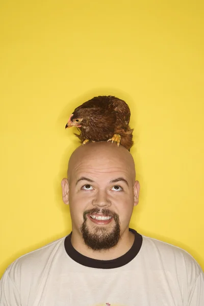 Man with chicken on head. — Stock Photo, Image