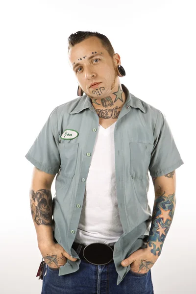 Muž s tetováním a piercingem. — Stock fotografie