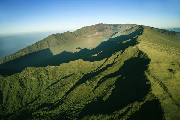 マウイ島の緑の山. — ストック写真