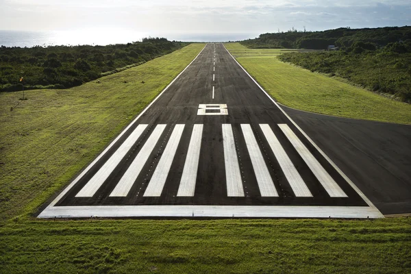 Vliegtuig start-en landingsbaan. — Stockfoto