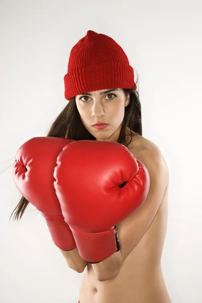 Frau mit Boxhandschuhen. — Stockfoto
