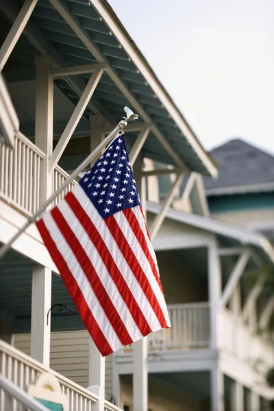 집에 미국 국기 — 스톡 사진