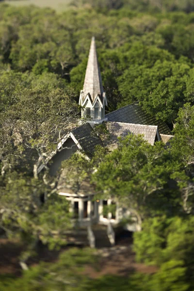 Chiesa nella foresta . — Foto Stock