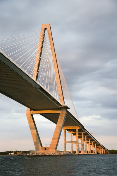 Mostu přes řeku Cooper v Charlestonu. — Stock fotografie
