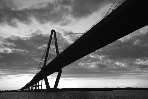 チャールストン、サウスカロライナでクーパー川橋. — ストック写真