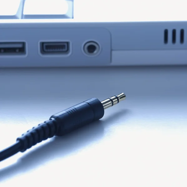 Headphone wire disconnected from computer. — Stock Photo, Image