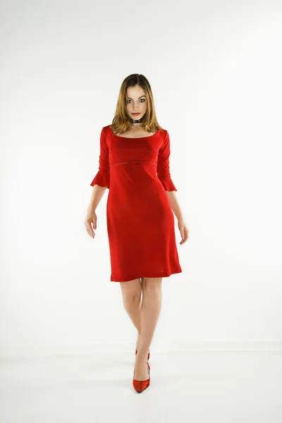 赤いドレスの女性. — ストック写真
