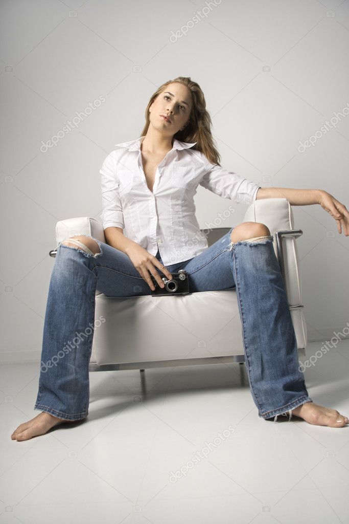 Mujer Joven Sentada En La Silla — Foto De Stock © Iofoto 9436483 5082