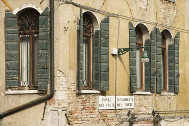 Venice Binası.