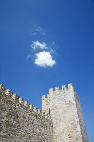 古城堡的城垛和塔 — 图库照片