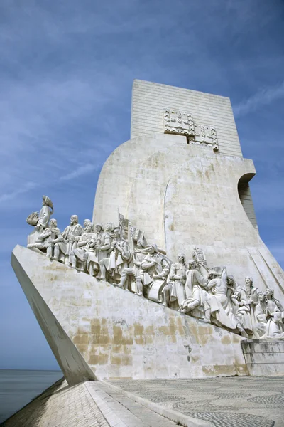 Памятник открытиям . — стоковое фото