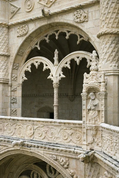 Rilievo decorato ad arco nel Monastero di Jeronimos — Foto Stock